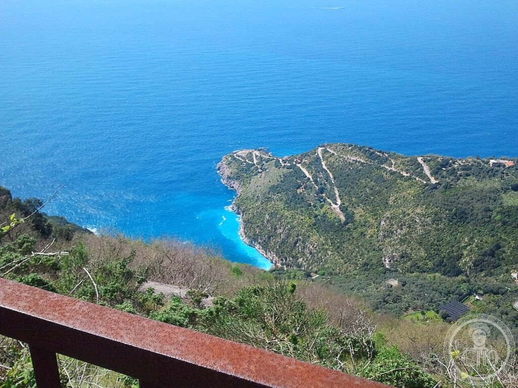 Baia di Ieranto Massa Lubrense Campania scogliere acque smeraldo Penisola Sorrentina FAI