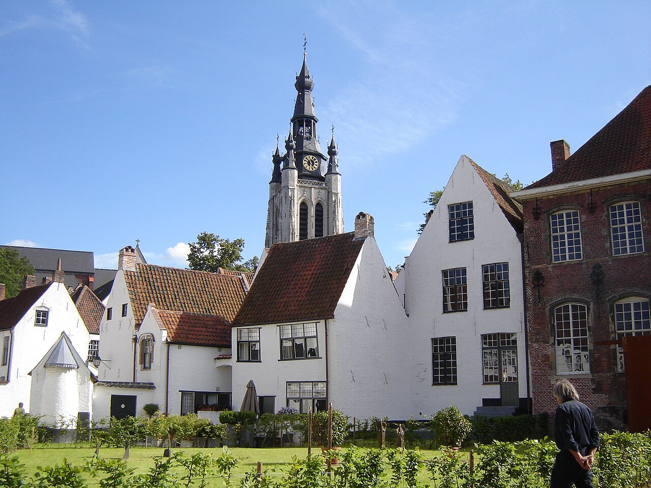 Il Grande Béguinage di Bruges: case in mattoni rossi intorno a un canale nella Venezia del Nord, Belgio
