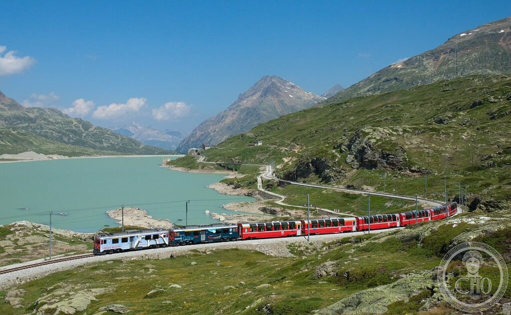 Bernina Express Lago Bianco Engadina Ferrovia Retica passo Bernina 2253m UNESCO 2008
