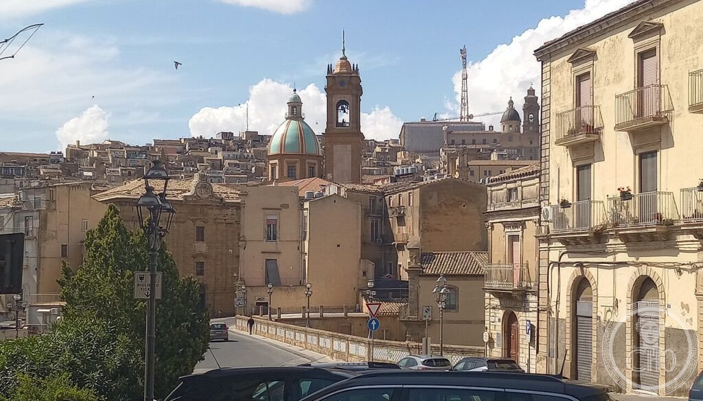 Caltagirone Scala Santa Maria del Monte 142 gradini maioliche policrome ceramica siciliana Val di Noto Sicilia UNESCO 2002