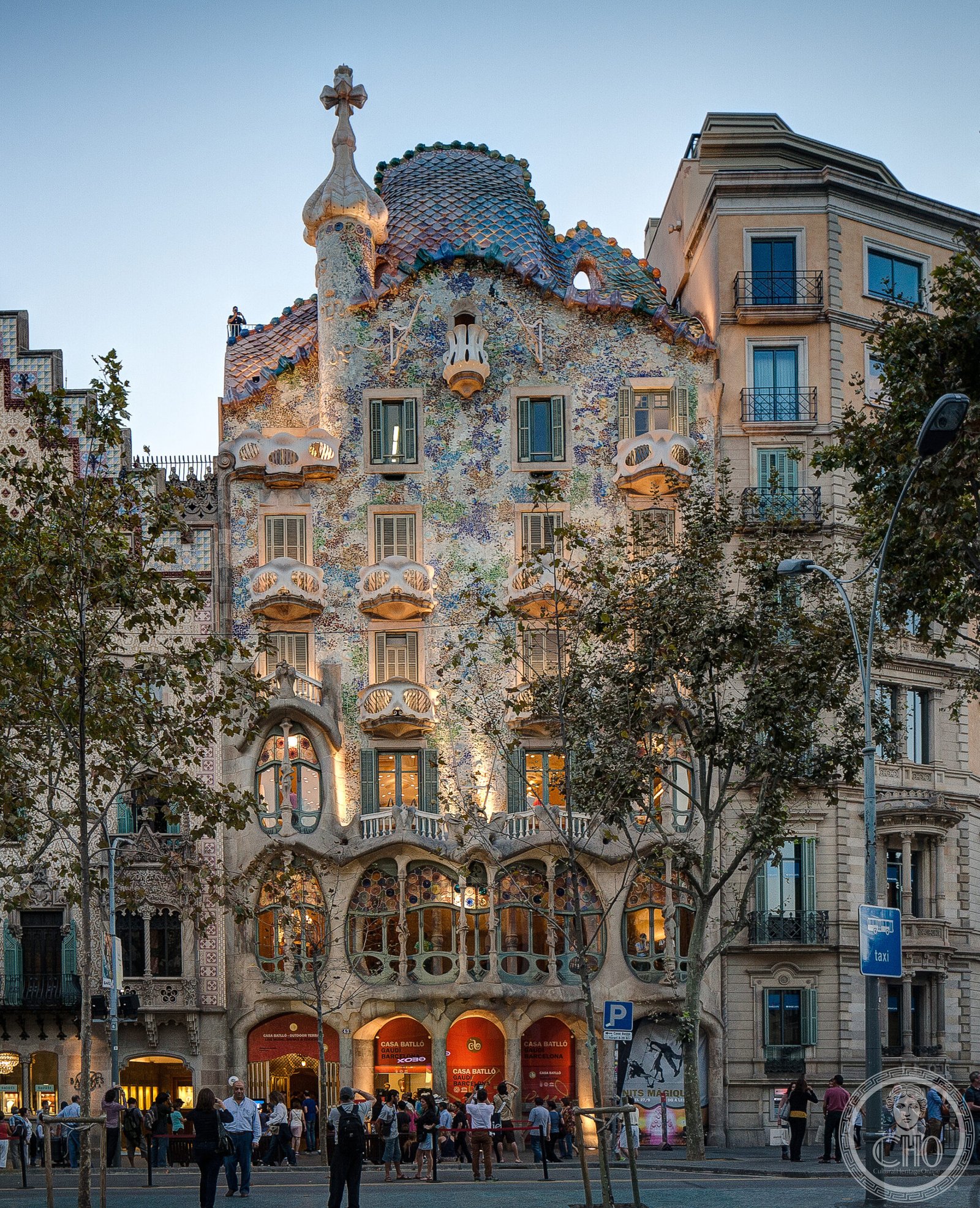 The undulating mosaic facade and balconies of Casa Batlló in Barcelona
