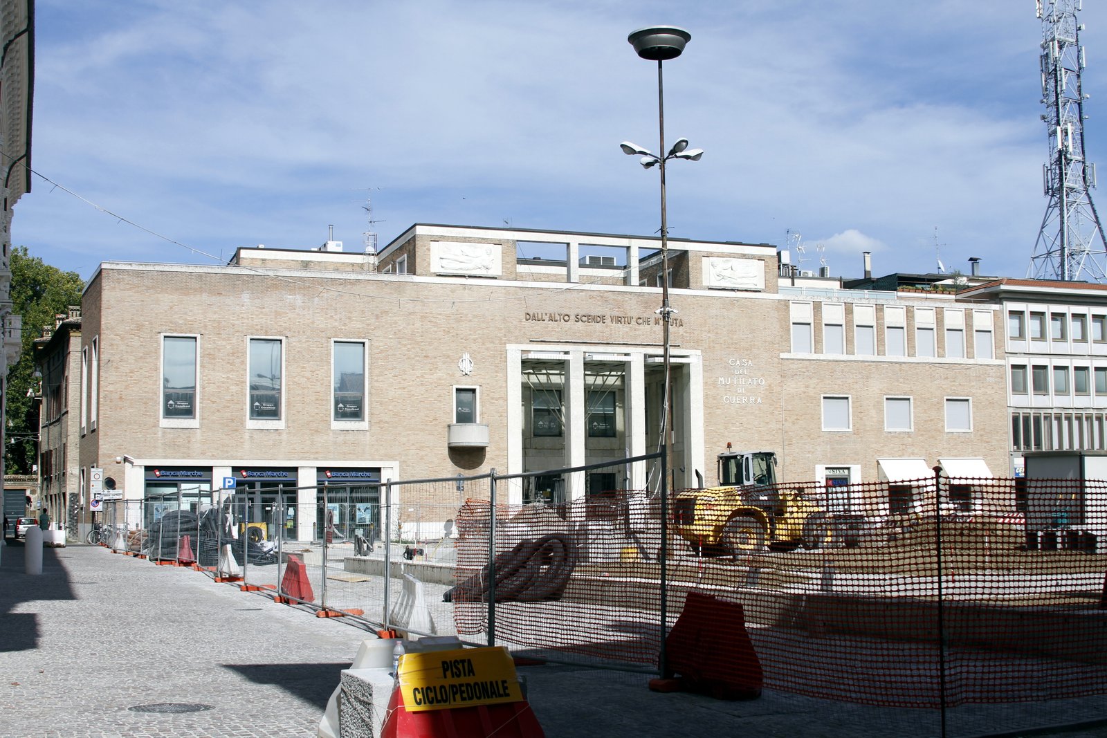 Casa del Mutilato di Ravenna seen from Piazza Kennedy, brick rationalist facade with linear cornice.