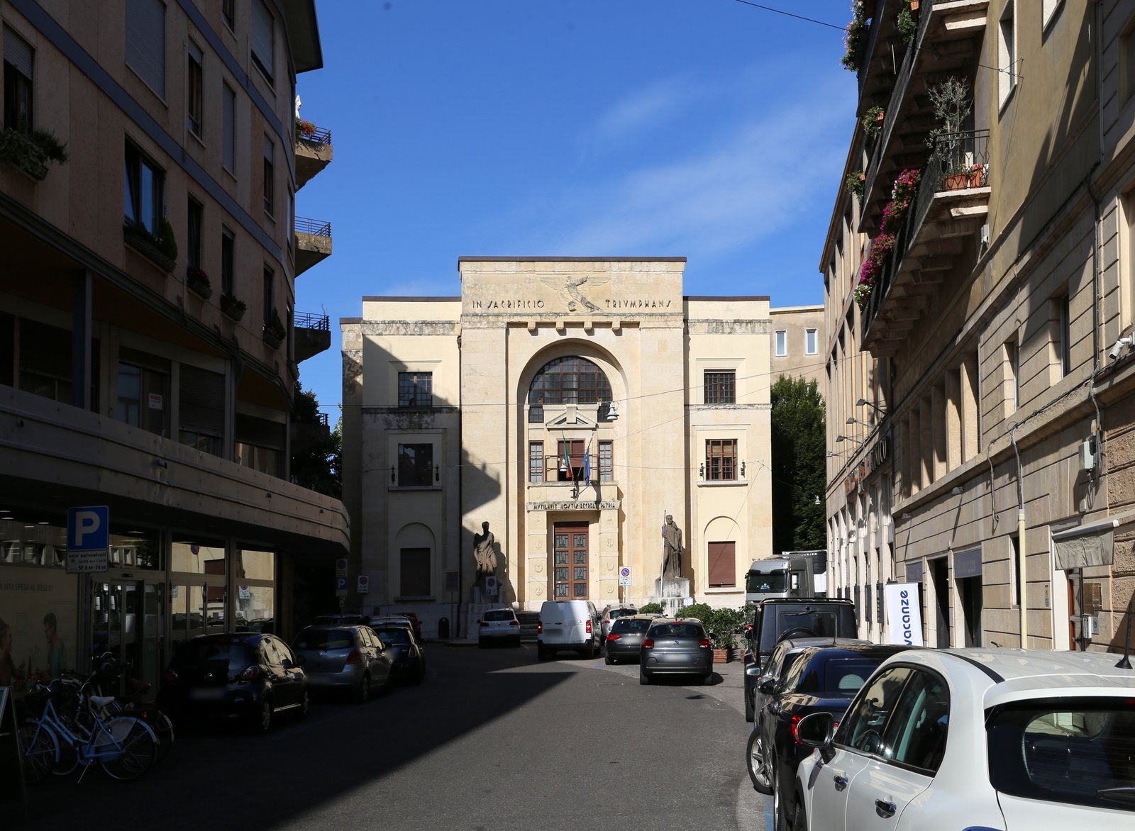 Front facade of Casa del Mutilato in Verona, with its triumphal-arch portal in pink Verona marble