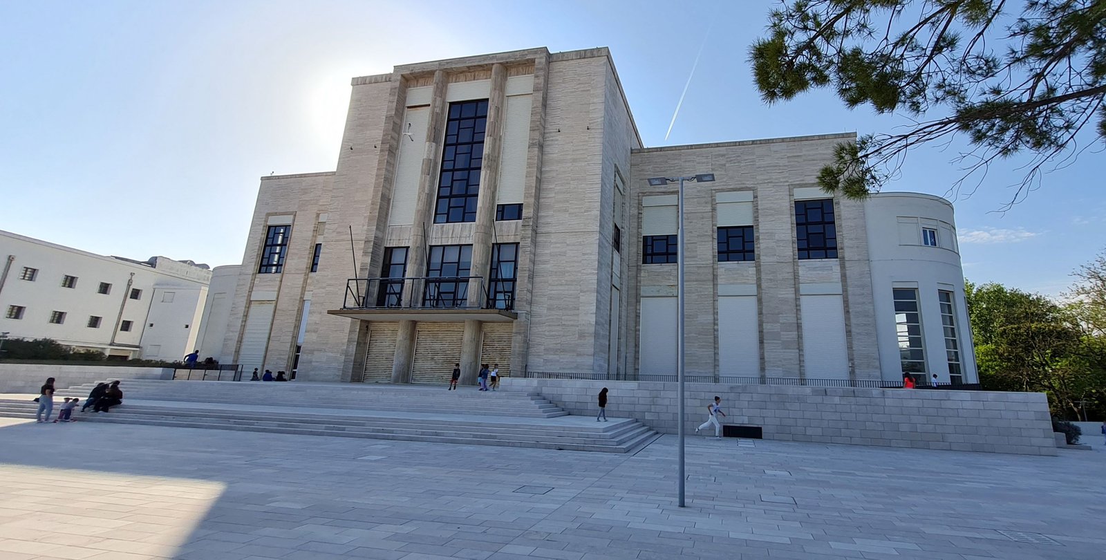 Palazzo del Casinò at Lido di Venezia, long porticoed razionalismo block by Eugenio Miozzi, 1936&ndash;1938