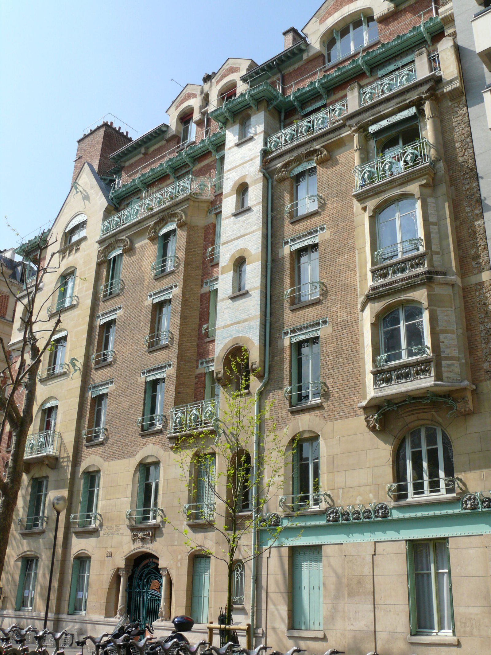 Castel Béranger Art Nouveau facade in brick, stone and ironwork, rue Jean-de-La-Fontaine, Paris
