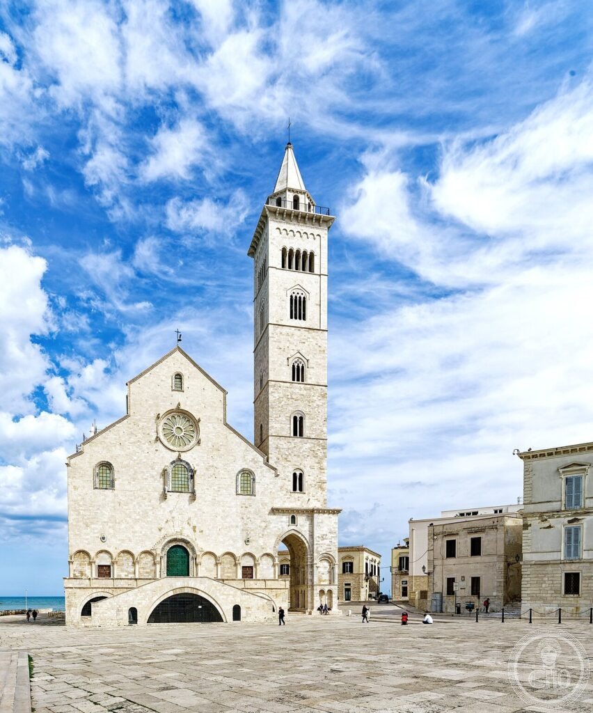 Cattedrale Trani San Nicola Pellegrino 1099 romanico pugliese facciata porto mare Barletta Andria Puglia
