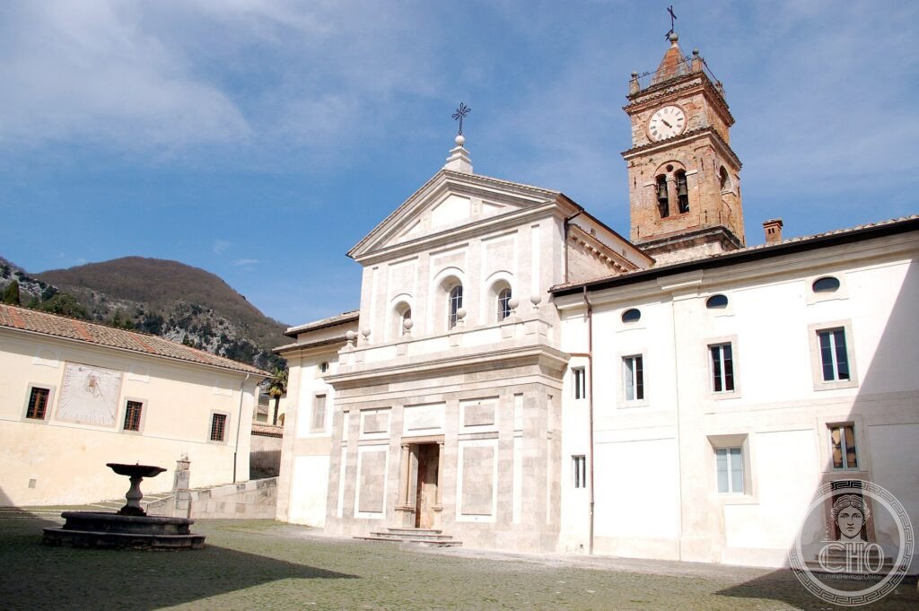 La Certosa di Trisulti immersa nei boschi dei Monti Ernici sopra Collepardo, Frosinone, Lazio