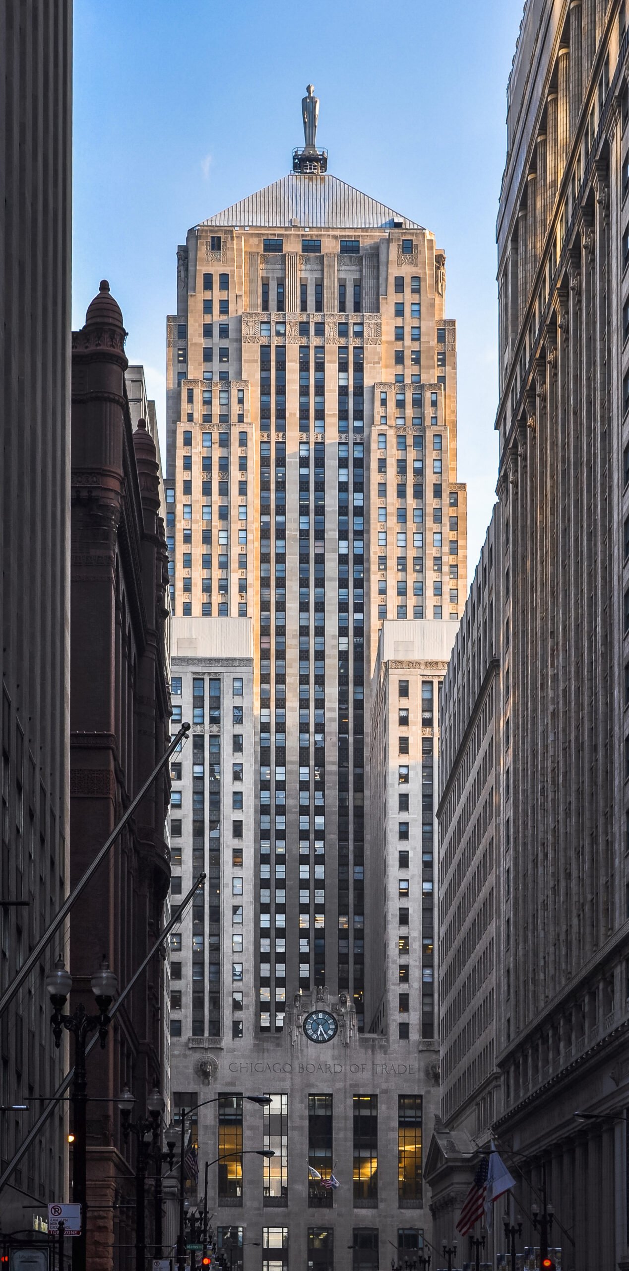 Art Deco tower of the Chicago Board of Trade Building topped by the statue of Ceres at the foot of LaSalle Street