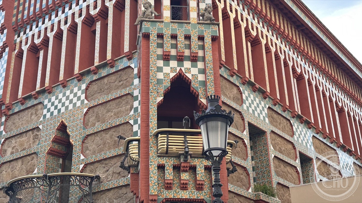 Casa Vicens — A Moorish arch and lamp at the base of the house.
