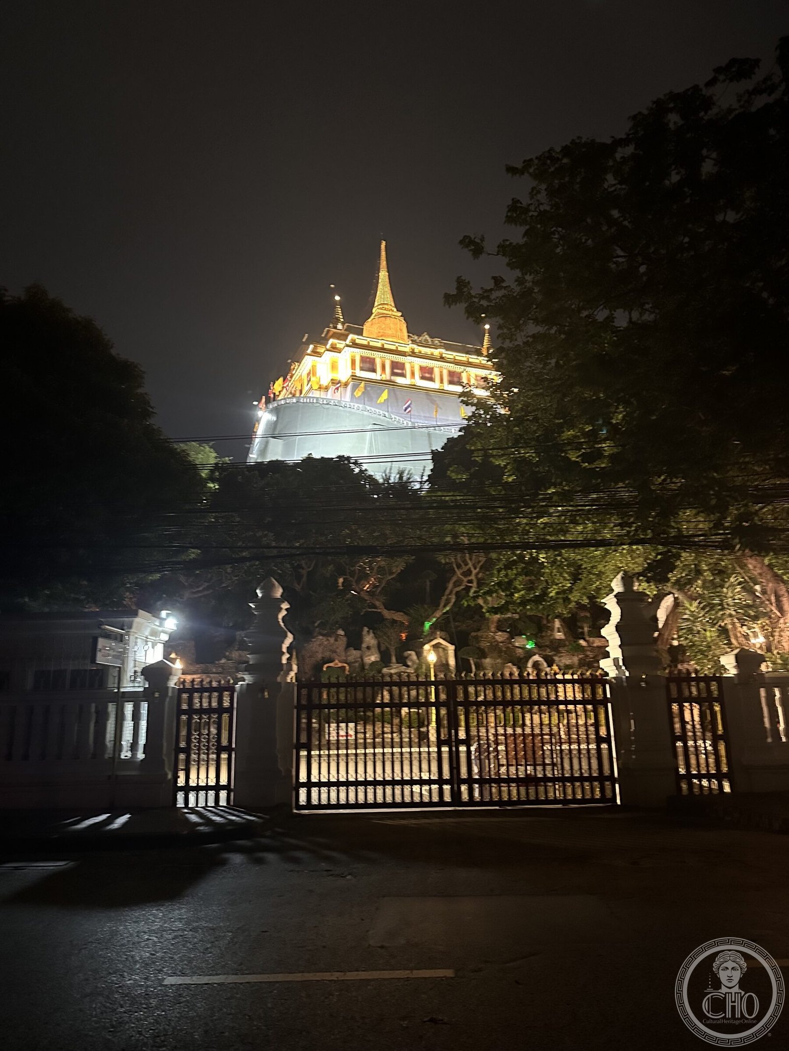 Wat Saket — Temple of the Golden Mount — view 1