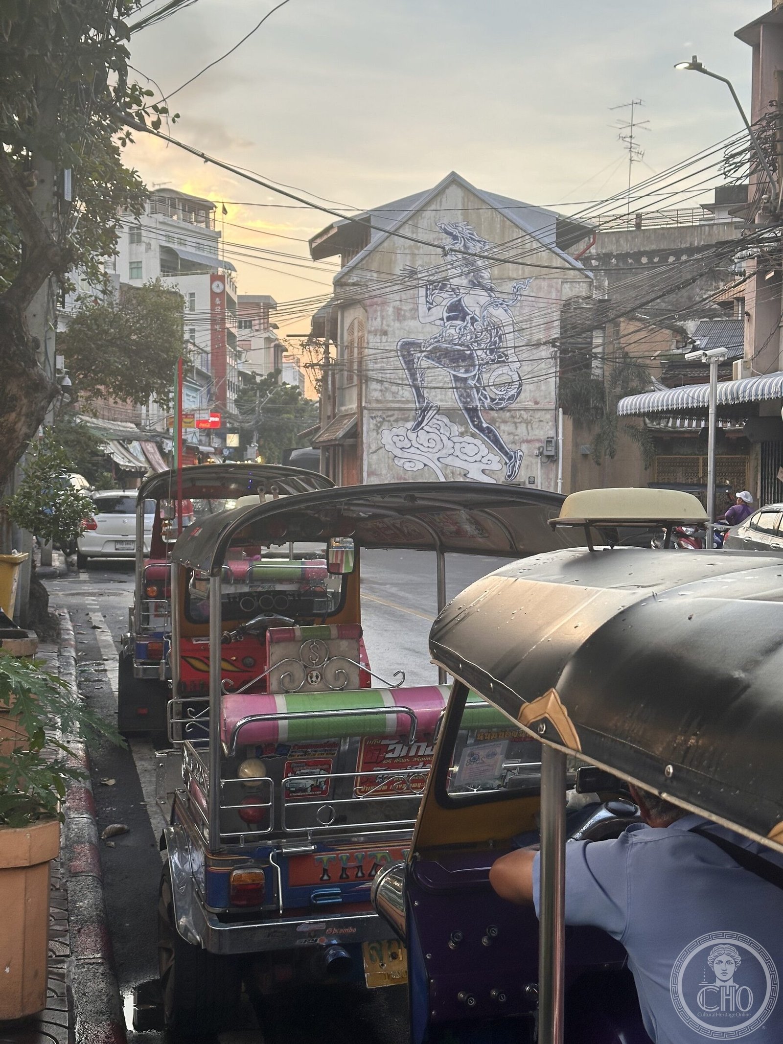 Bangkok street art mural — Chinatown Wat Traimit area