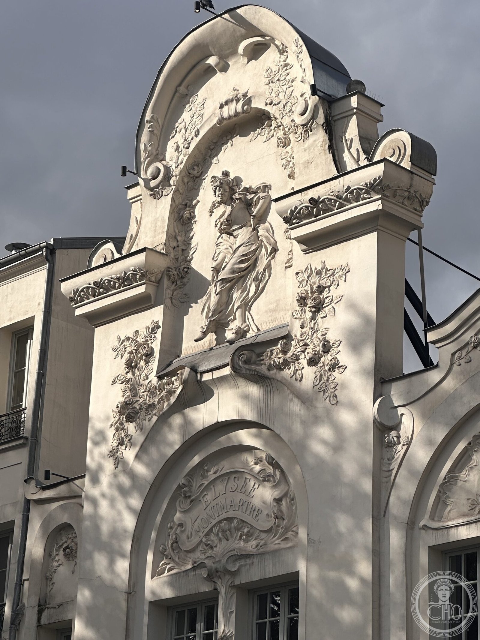 Abbesses Métro Entrance — Guimard Art Nouveau — photo 4