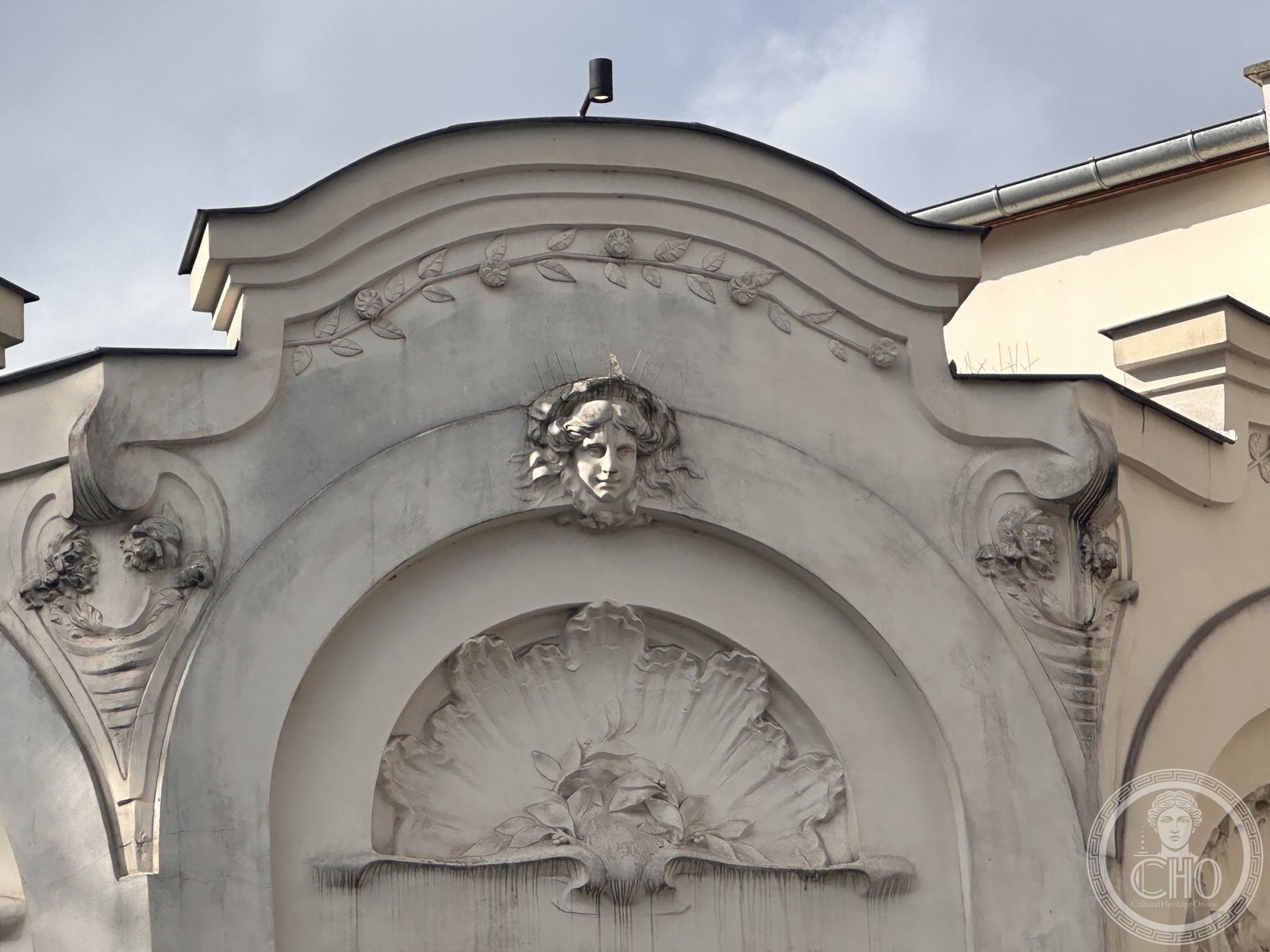 Abbesses Métro Entrance — Guimard Art Nouveau — photo 5