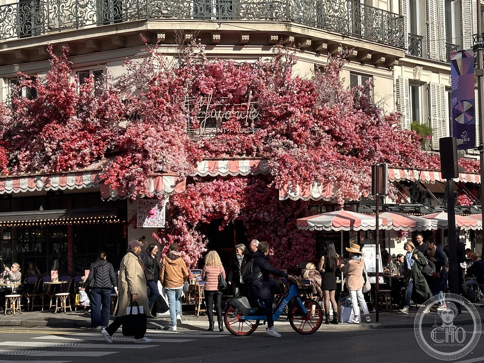 Art Nouveau Building — Rue Pavée, Marais — photo 1