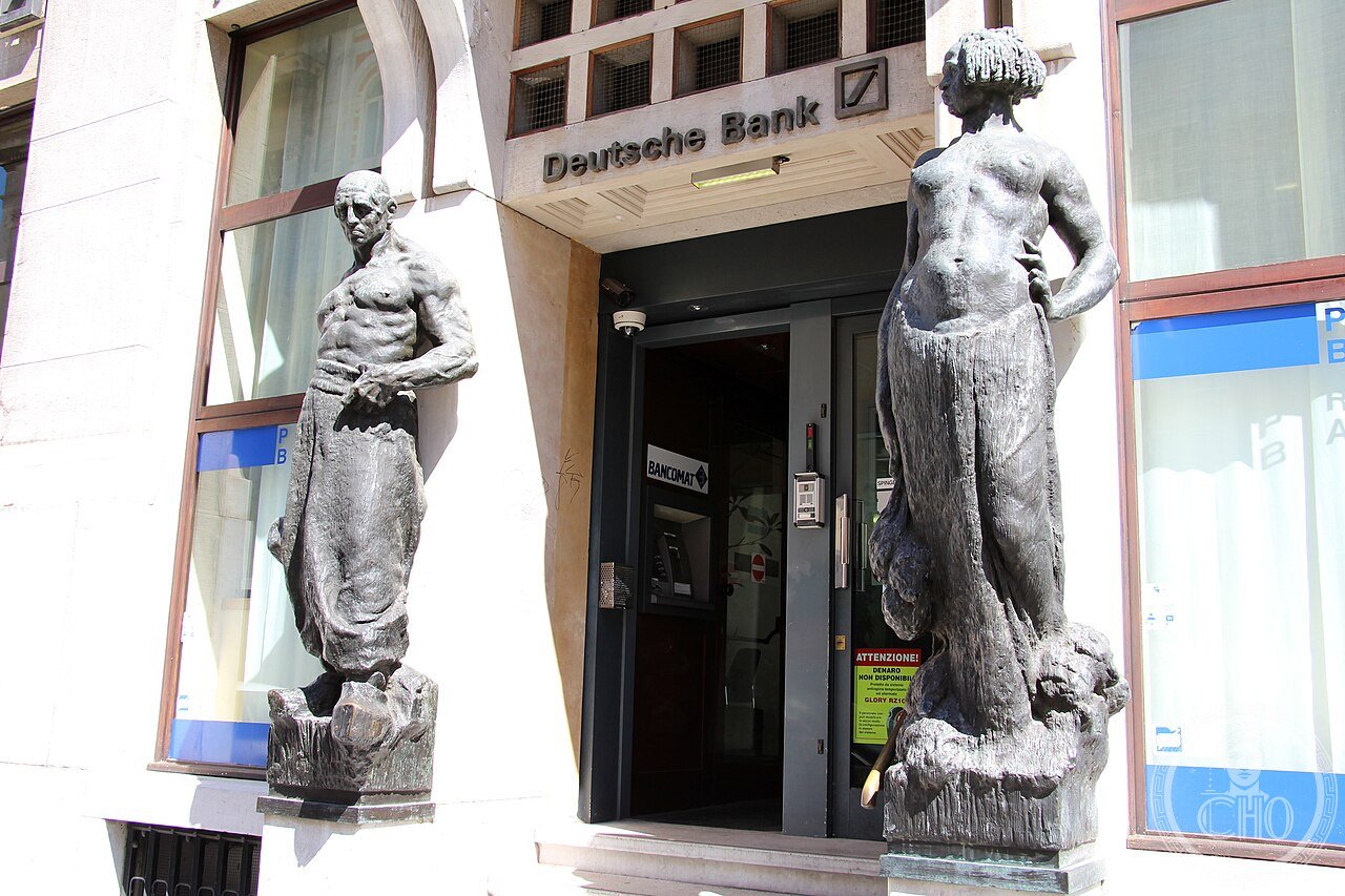 Palazzo della Banca di Praga, Via Roma 7, Trieste — Costaperaria and Polívka 1914, late Secession facade