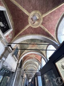 Ponte di Rialto, Venice — vaulted arcade interior with medieval frescoes, photograph by Luigi De Marchi