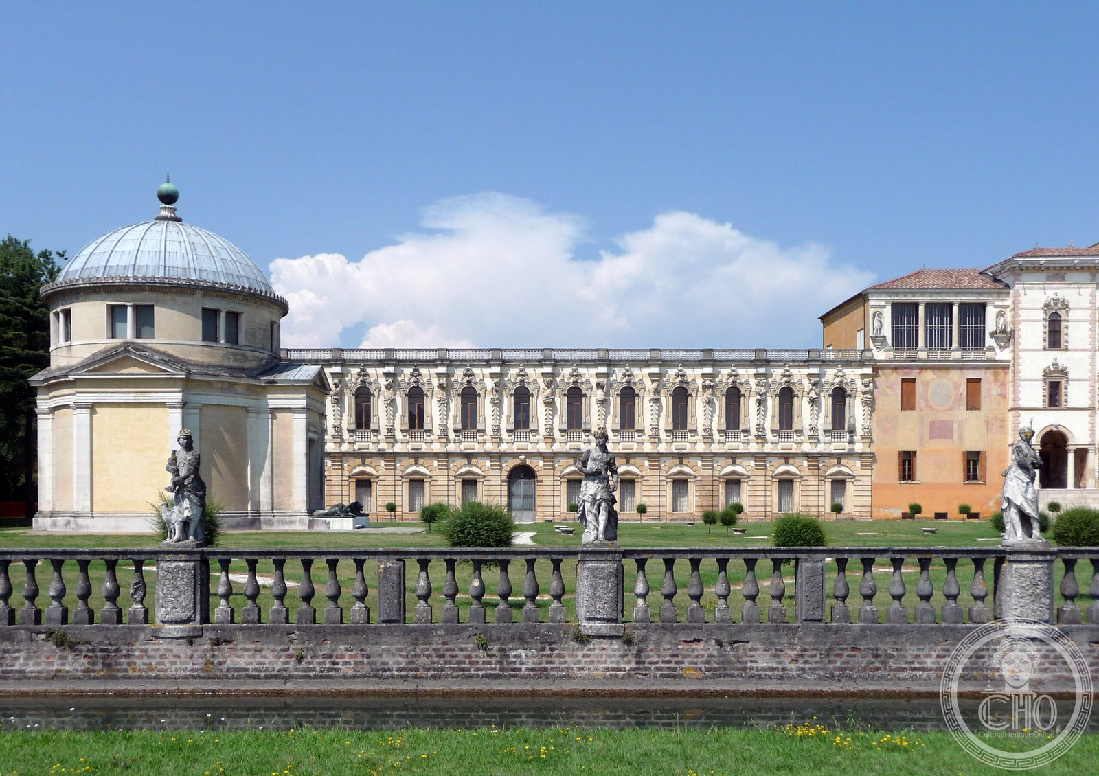 Villa Contarini Camerini — via Wikimedia Commons