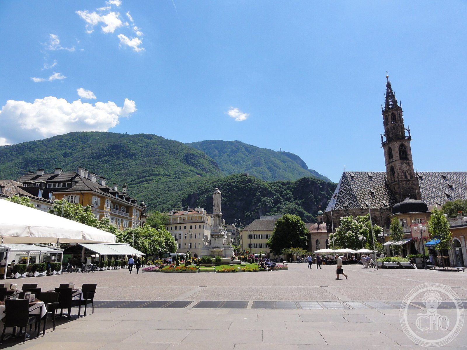 Christmas market in Bolzano — via Wikimedia Commons