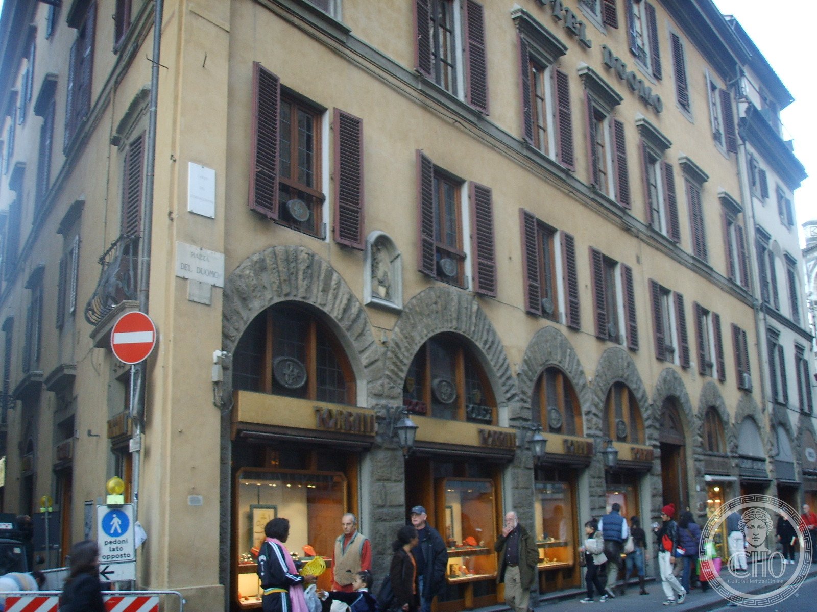 Torrini 1369 Official Historic Shop — via Wikimedia Commons