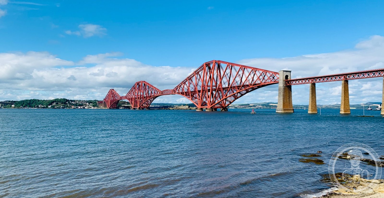 Forth Bridge cantilever railway bridge crossing the Firth of Forth near Edinburgh, Scotland Forth Bridge cantilever railway bridge crossing the Firth of Forth near Edinburgh, Scotland