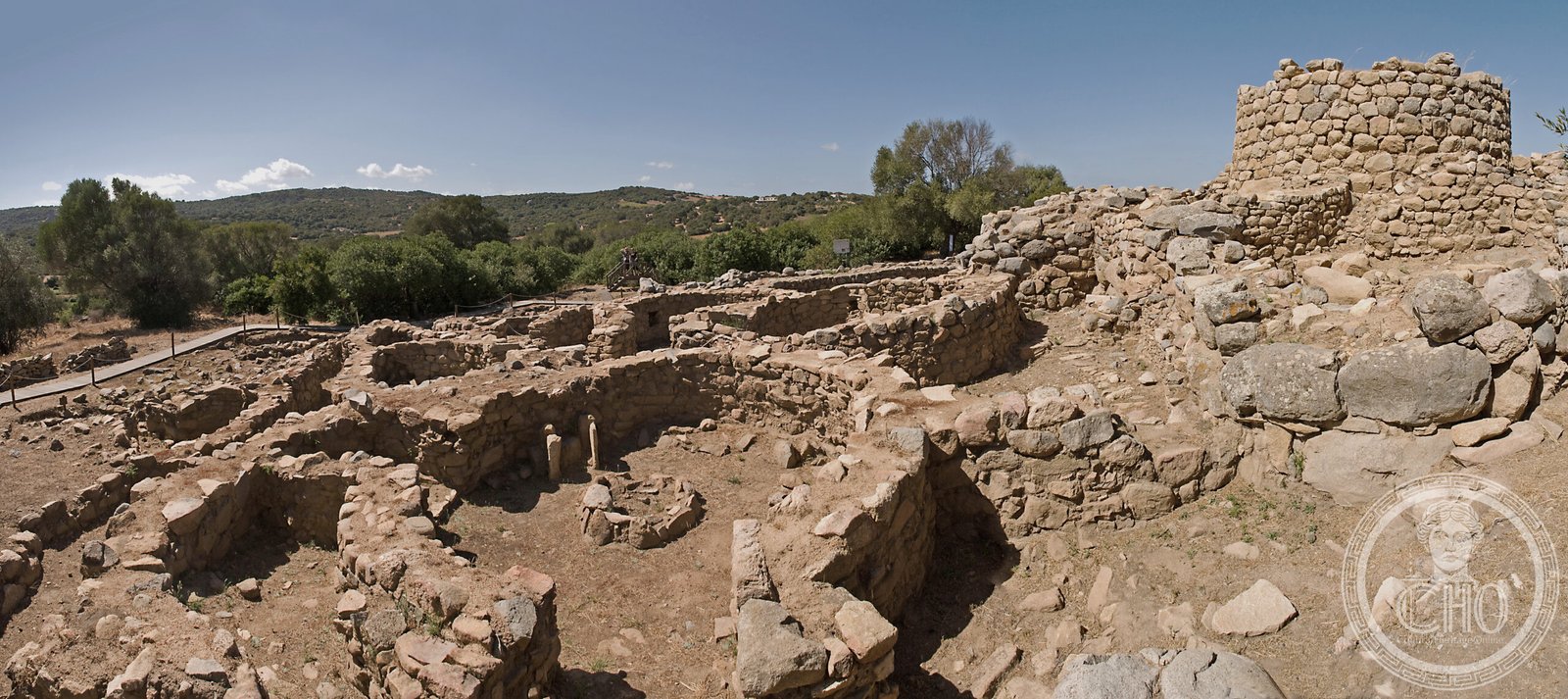 Nuraghe La Prisgiona — via Wikimedia Commons