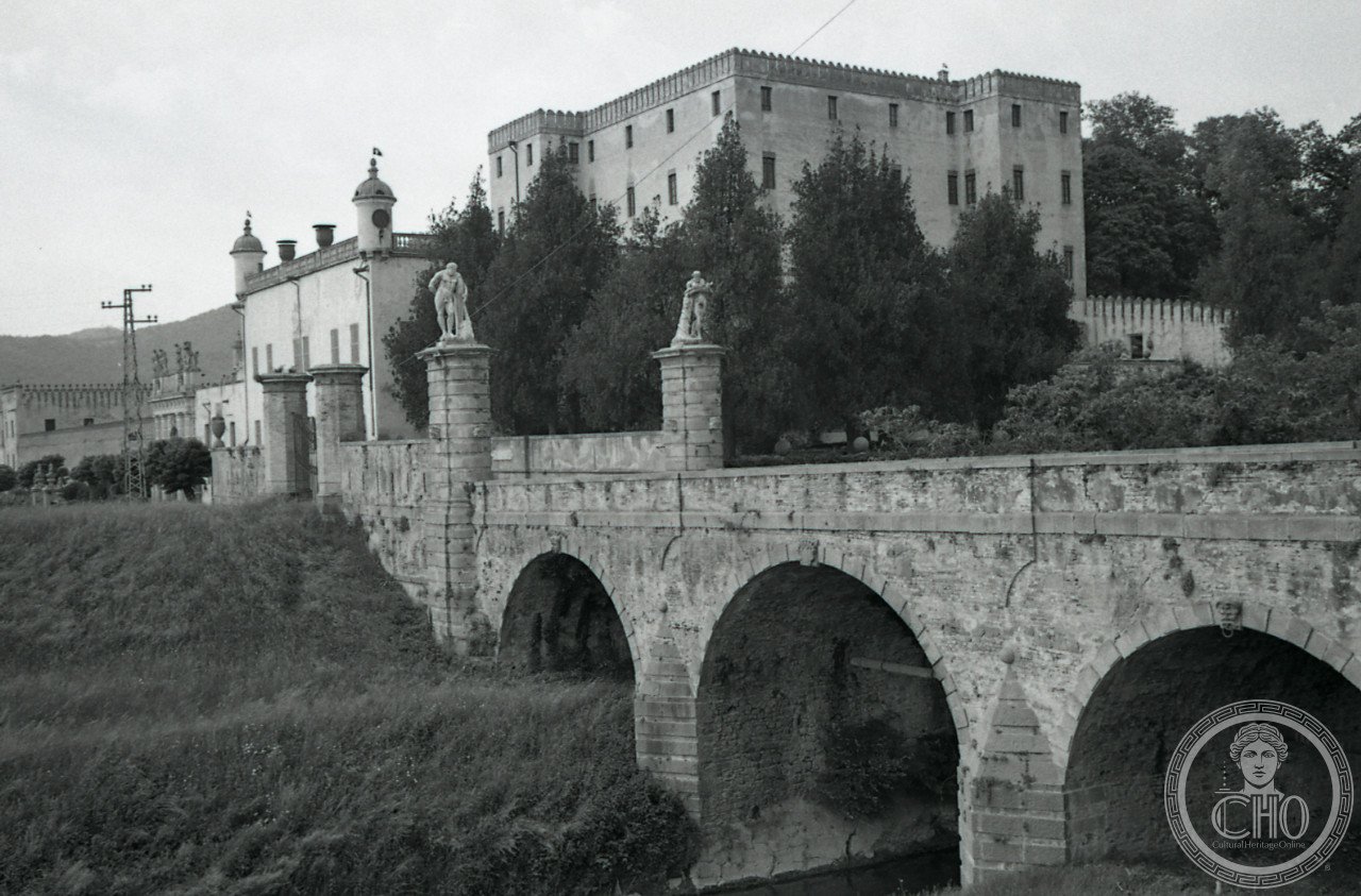 Catajo Castle, Villa — via Wikimedia Commons