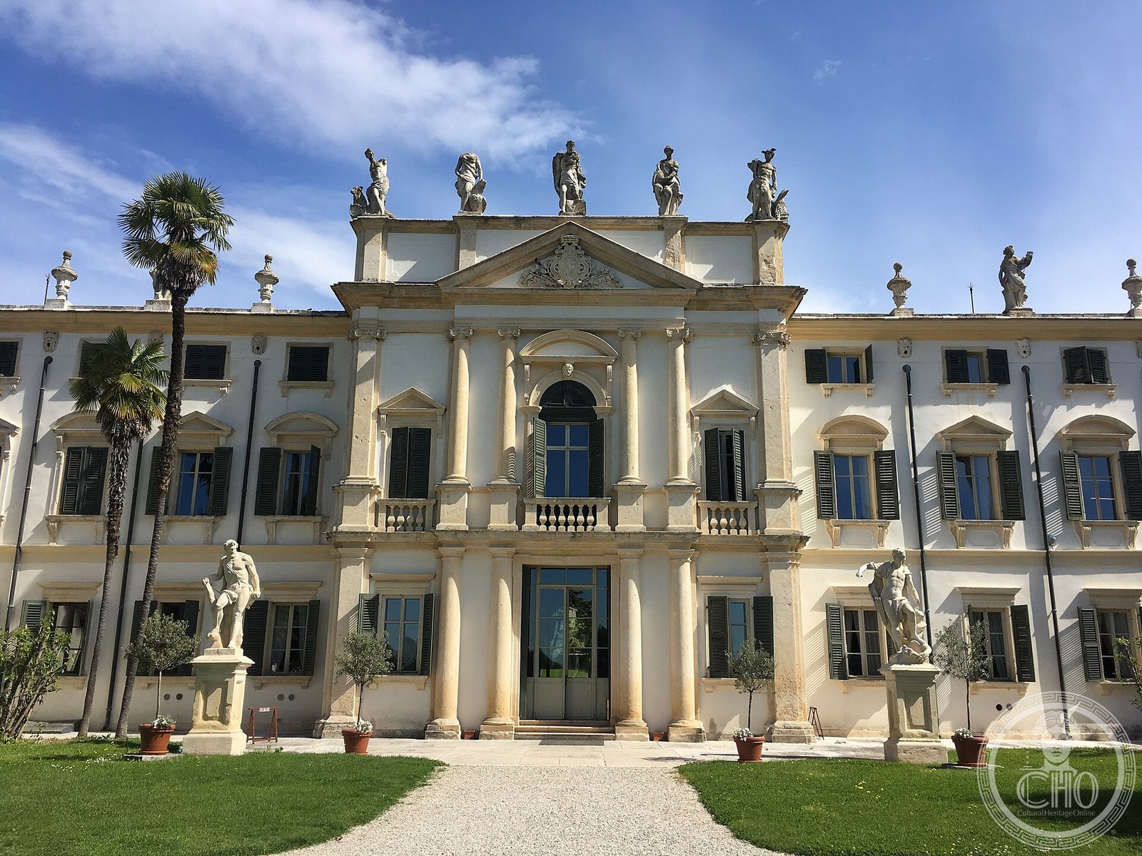 Villa Mosconi Bertani — via Wikimedia Commons Villa Mosconi Bertani — via Wikimedia Commons