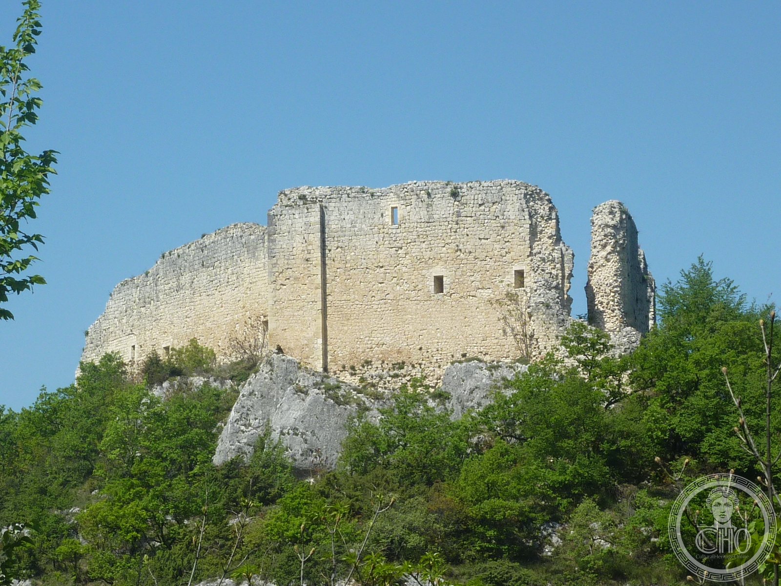 Castel Menardo — via Wikimedia Commons