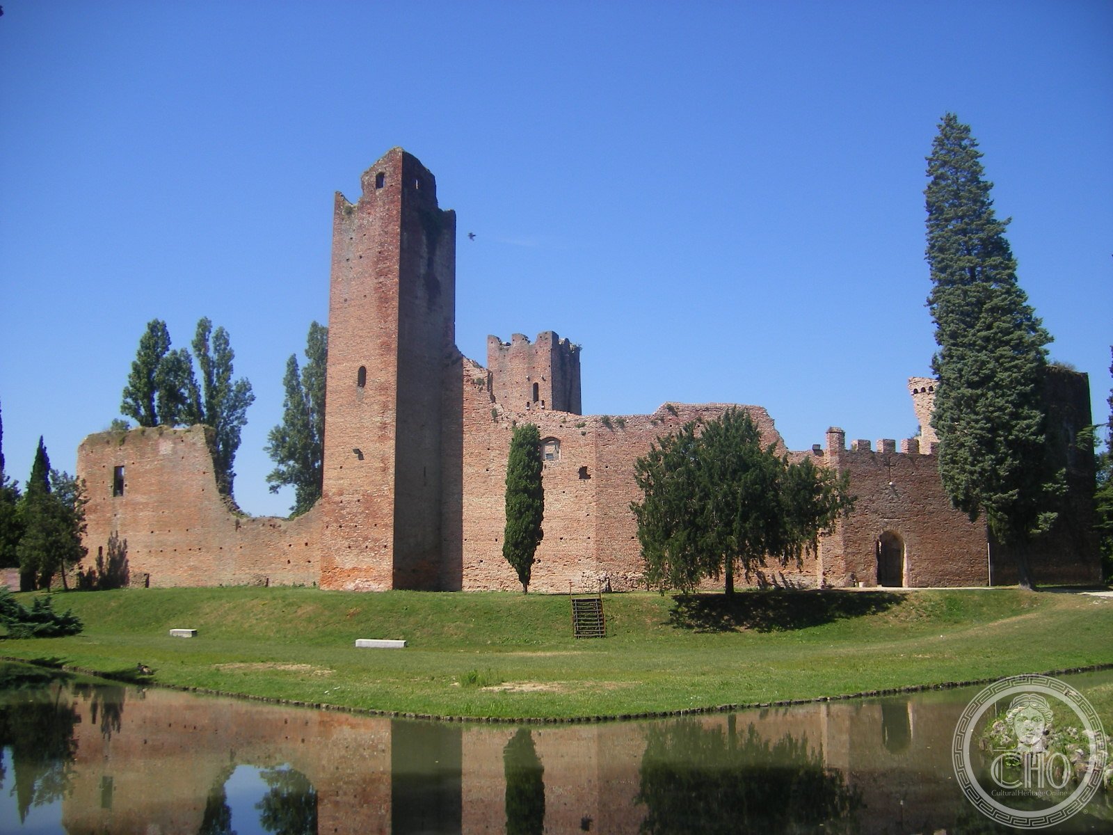 Rocca dei Tempesta — via Wikimedia Commons
