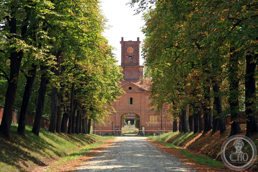 Castle of the Herd — via Wikimedia Commons