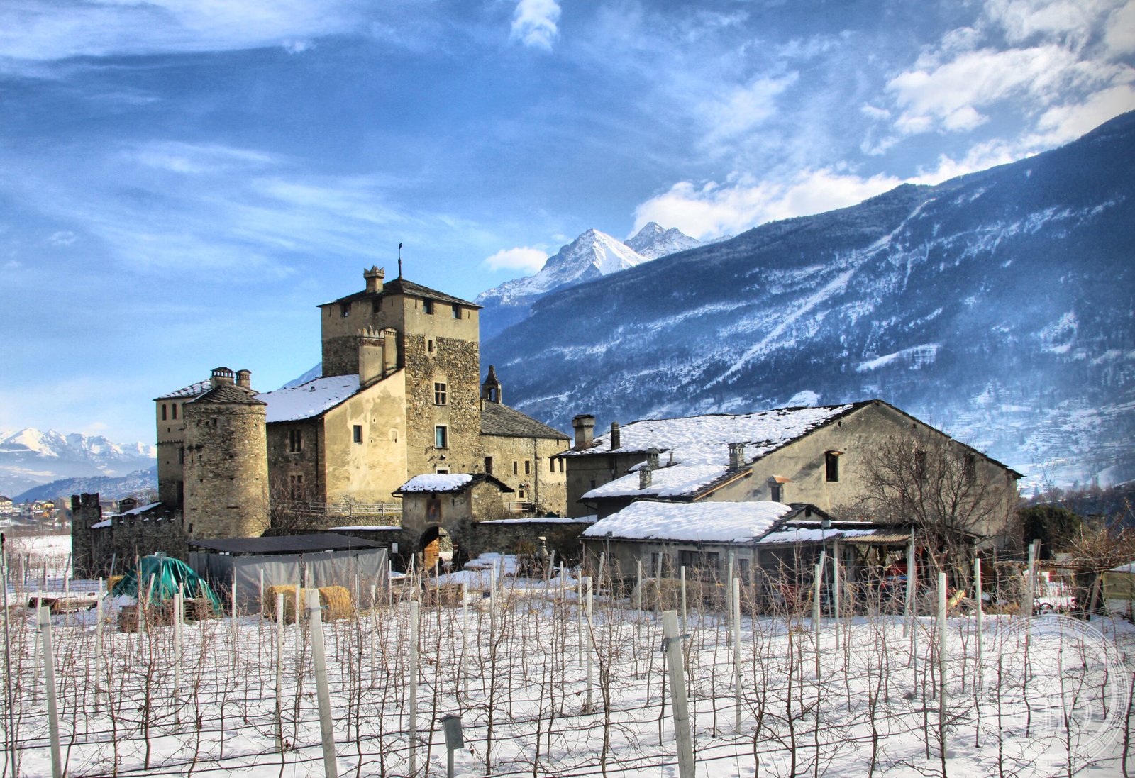 Castello Sarriod de La Tour — via Wikimedia Commons