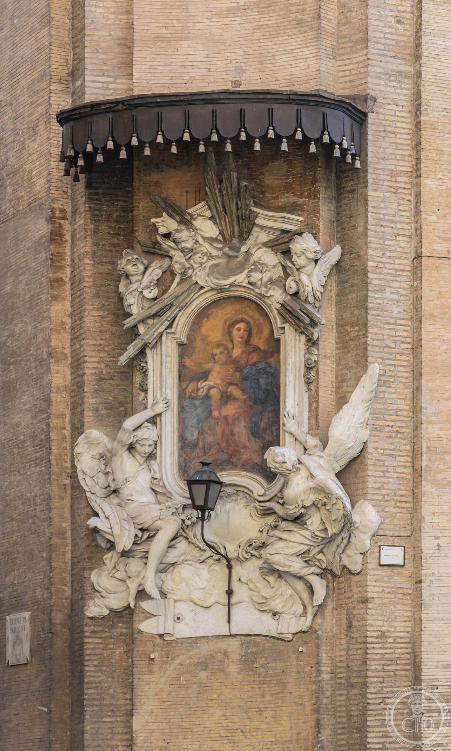 Navona Palace Luxury Inn — via Wikimedia Commons