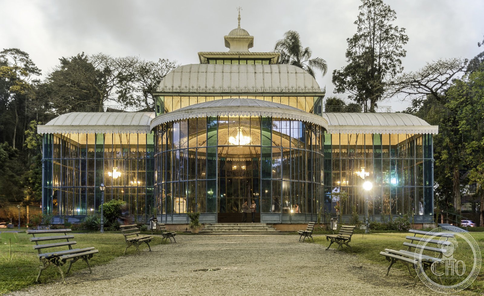 Palacio de Cristal — via Wikimedia Commons