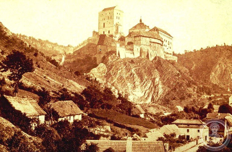 KarlÅ¡tejn Castle — via Wikimedia Commons
