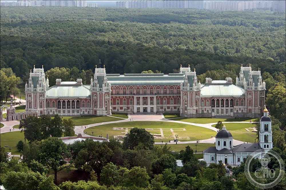 Tsaritsyno Museum-Reserve — via Wikimedia Commons