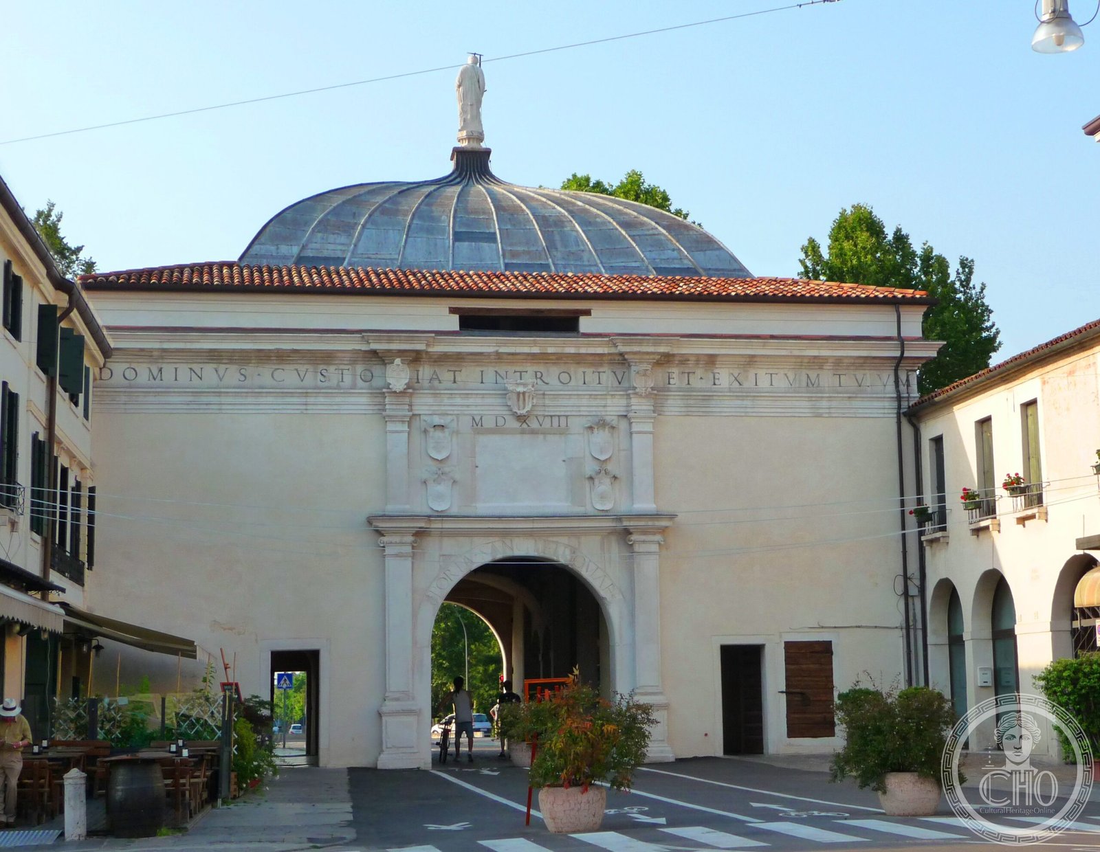 Door San Tomaso — via Wikimedia Commons Door San Tomaso — via Wikimedia Commons