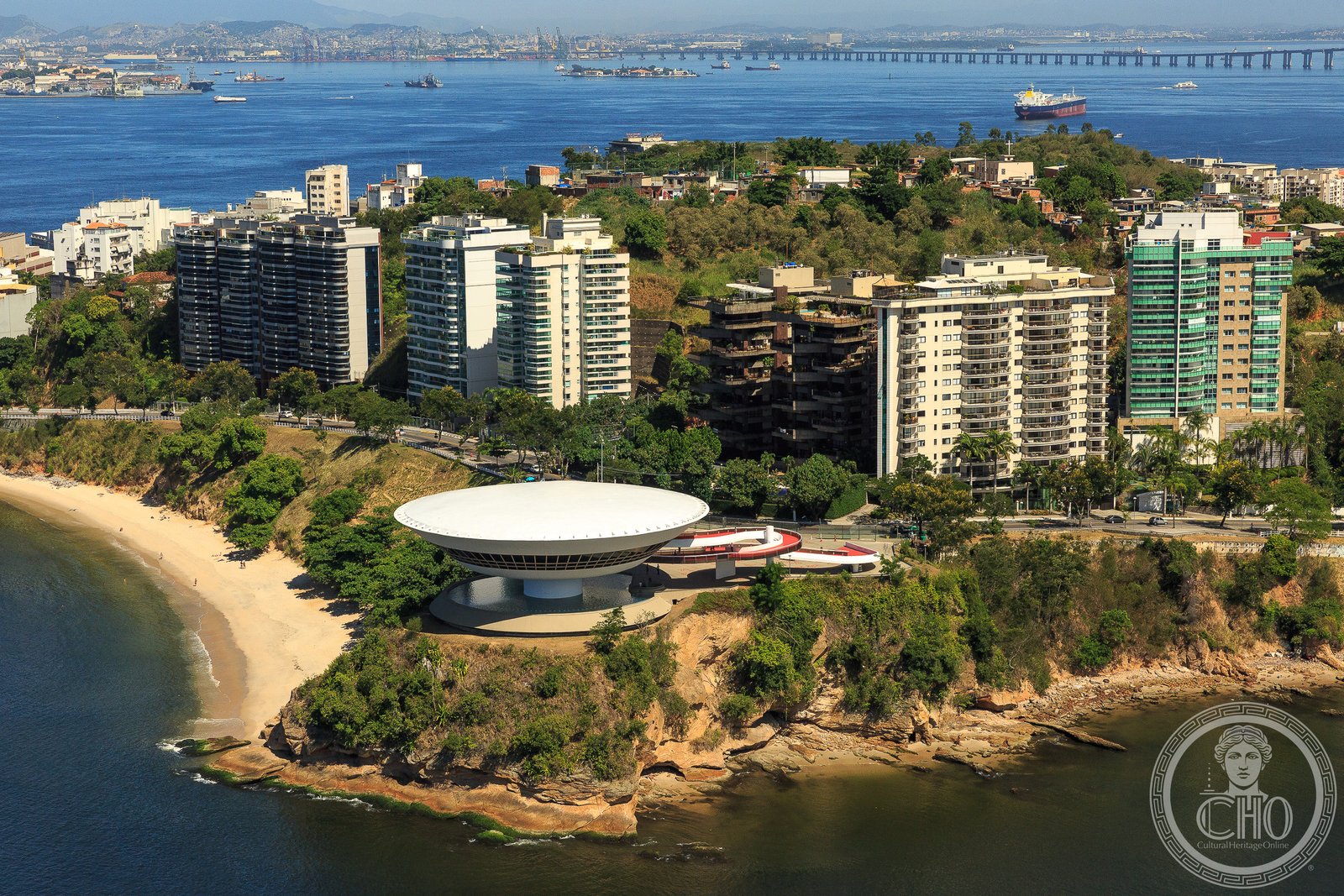 MAC – Niterói Contemporary Art Museum — via Wikimedia Commons