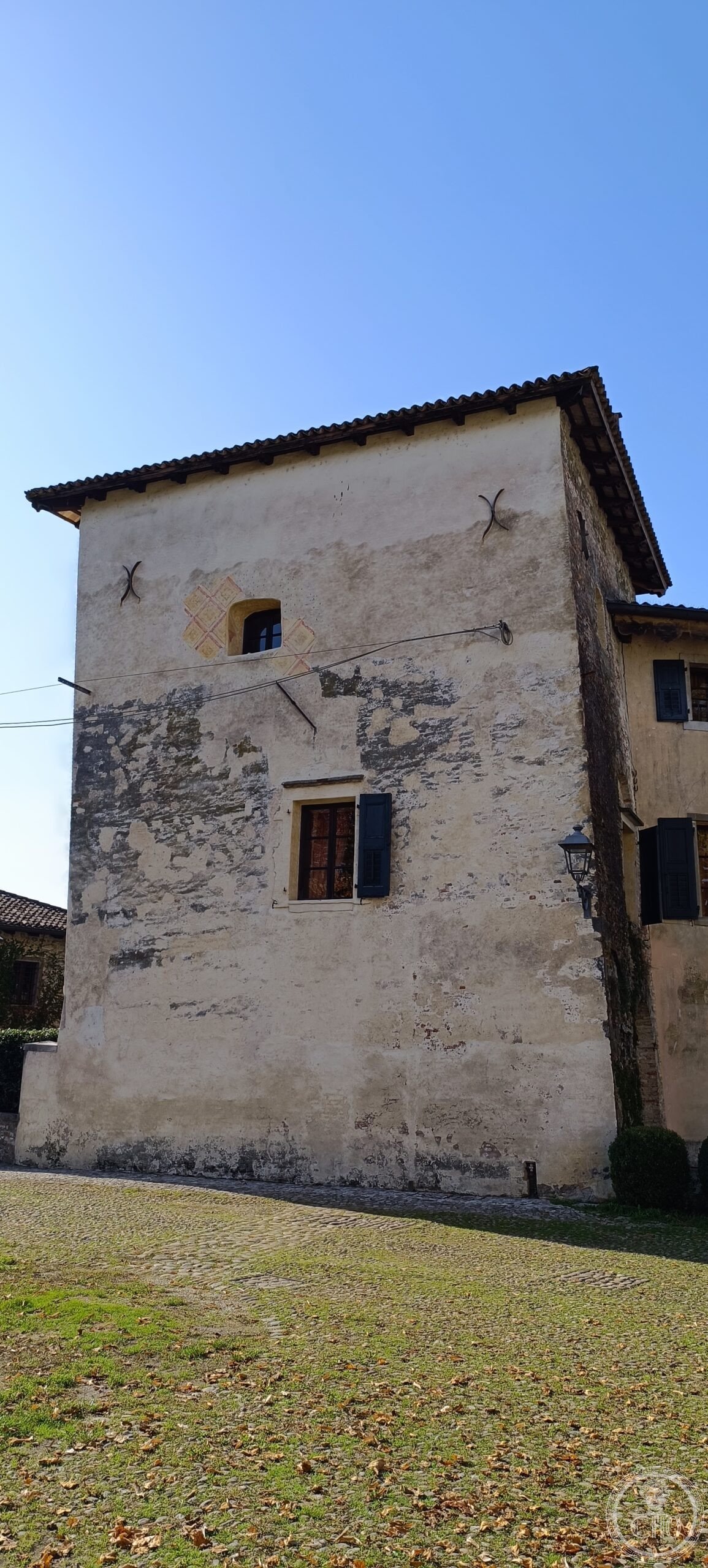 Castles of Strassoldo – Upstairs – Main building — via Wikimedia Commons Castles of Strassoldo – Upstairs – Main building — via Wikimedia Commons