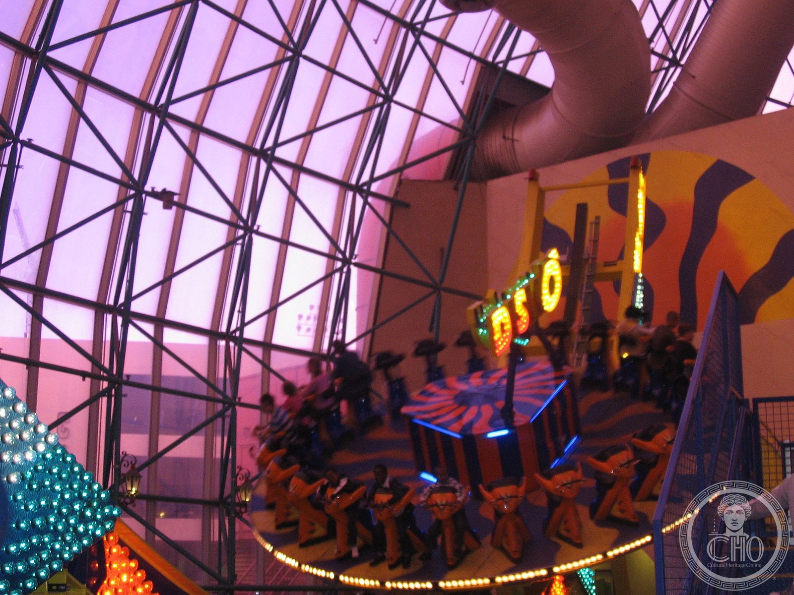 Circus Circus Hotel & Casino Las Vegas — via Wikimedia Commons Circus Circus Hotel & Casino Las Vegas — via Wikimedia Commons