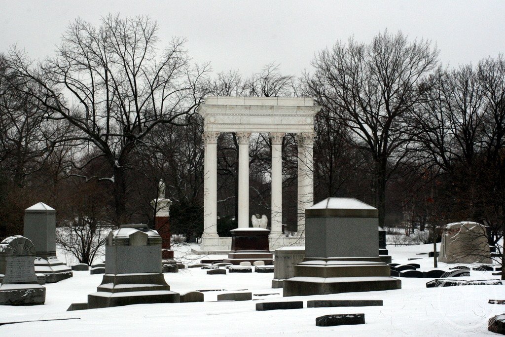 Graceland Cemetery — via Wikimedia Commons
