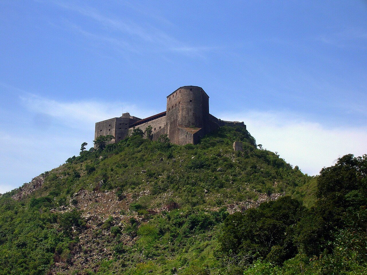 La Citadelle Laferrière in Haiti: fortezza neoclassica del XIX secolo sulla cima di una montagna — simbolo dell'indipendenza haitiana