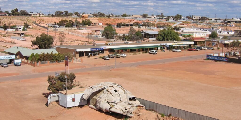 Mad Max: Beyond Thunderdome — Bartertown Filmed at Coober Pedy (1985)