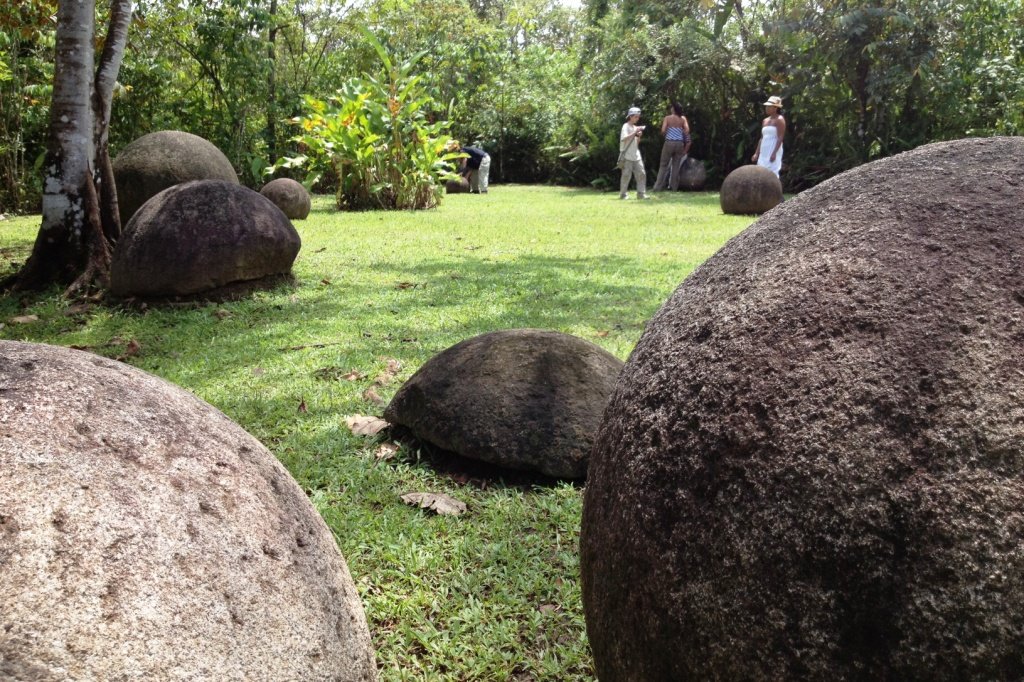 Stone Spheres of the Diquís — Pre-Columbian Chiefdom Settlements (Costa Rica) Stone Spheres of the Diquís — Pre-Columbian Chiefdom Settlements (Costa Rica)