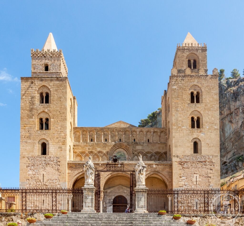 Cattedrale Cefalù 1131-1240 facciata normanna due torri campanile cielo blu Sicilia PA Palermo UNESCO 2015