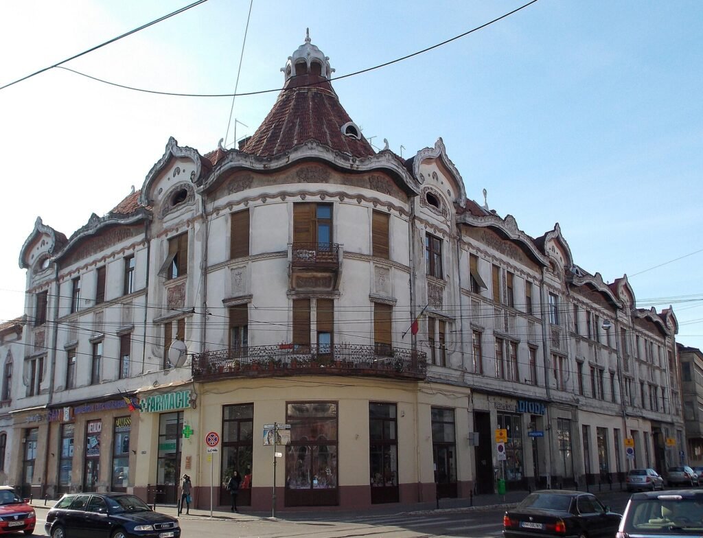 The vine-carved Hungarian Secession façade of the Füchsl Palace, Oradea The vine-carved Hungarian Secession façade of the Füchsl Palace, Oradea
