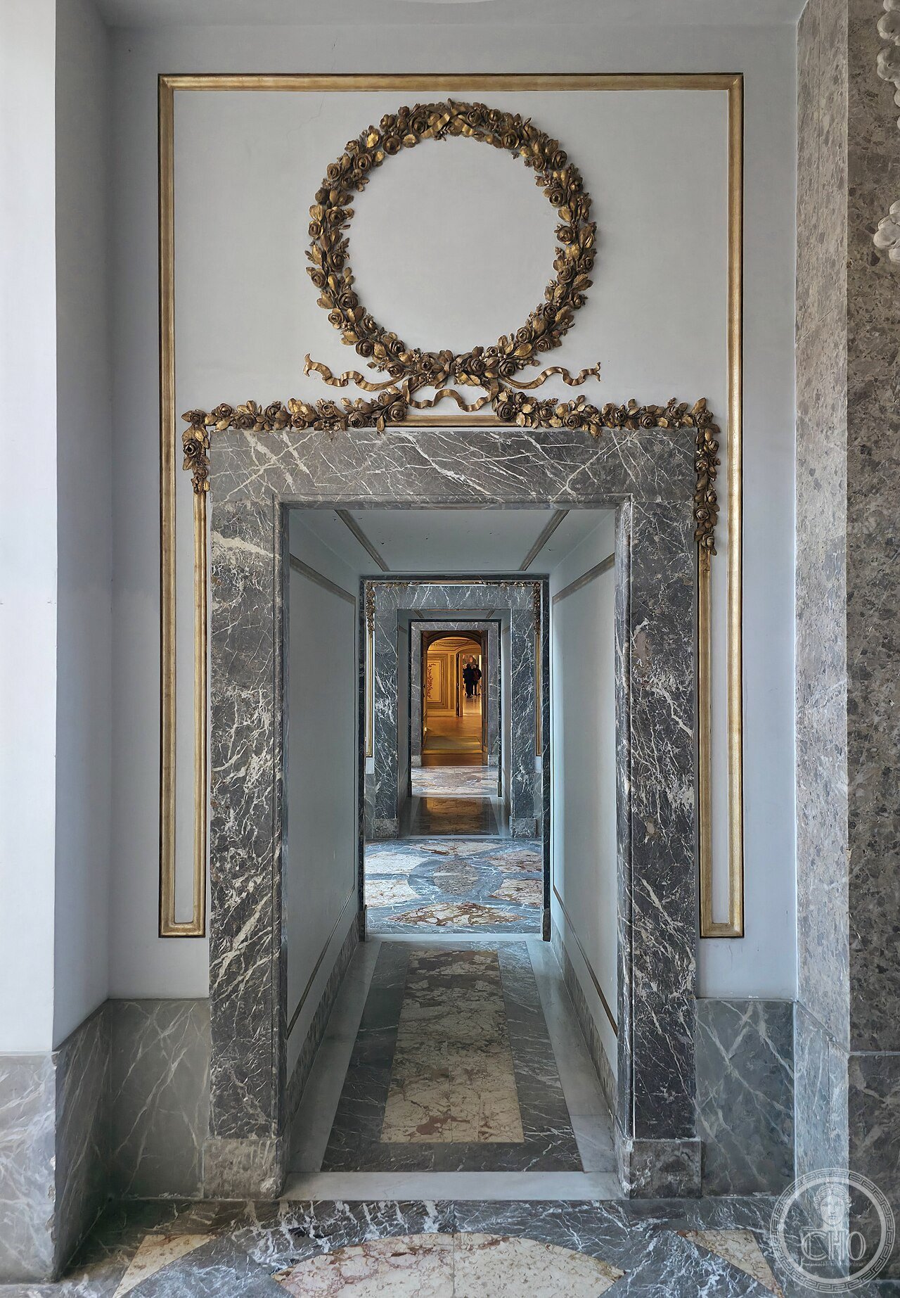 02 Palatine Chapel aisle at Caserta