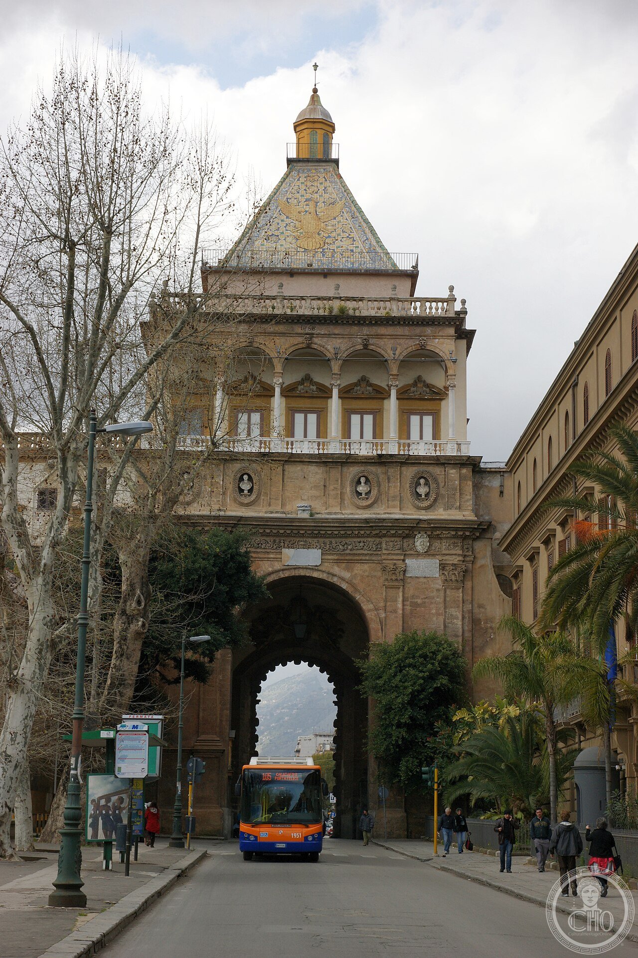 2009-03-22 03-29 Sizilien 096 Palermo, Porta Nuova (3411624019)