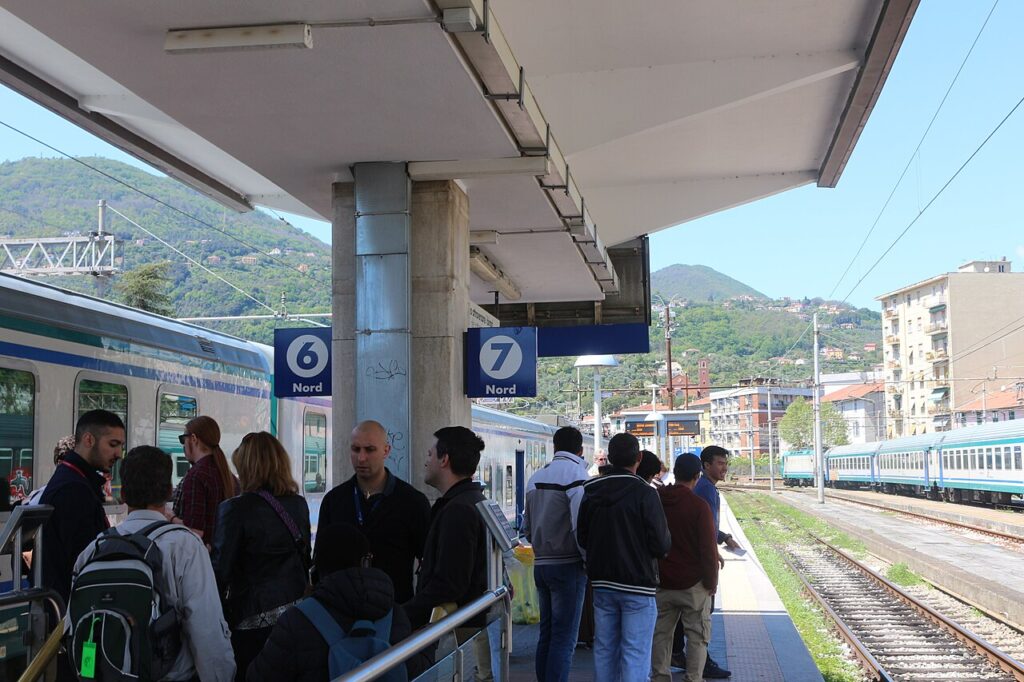 2019-05-01 Controllo turisti arrivo binari La Spezia 10