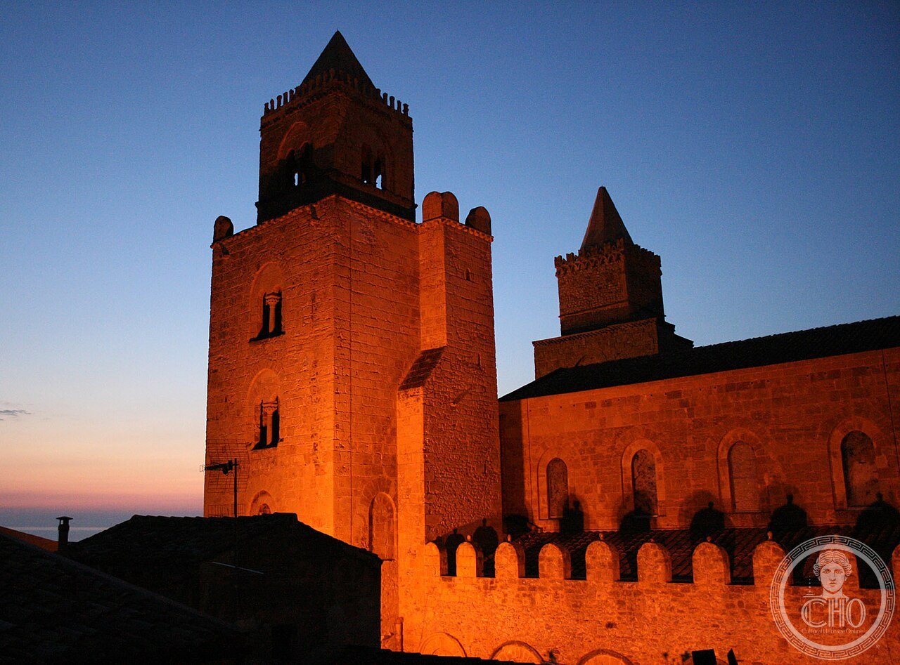 Cefalucathedralnight
