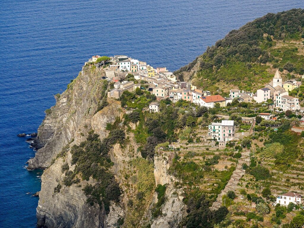 East Above Corniglia Cinque Terre crop Sep23 A7C 06797